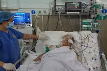 Bệnh viện quận cứu sống ngoạn mục một cụ bà không thể chuyển viện