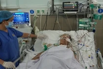 Bệnh viện quận cứu sống ngoạn mục một cụ bà không thể chuyển viện