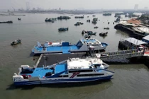 Gắn bảng thông báo tốc độ phương tiện thủy cao tốc chở khách