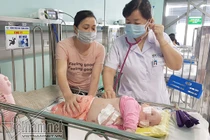 Trẻ nhập viện Nhi Trung ương do loại virus lây khi hôn hít tăng gấp 3