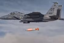  F-15E Không quân Mỹ thử nghiệm thành công ném bom hạt nhân