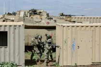 Quân đội Israel diễn tập bắn đạn thật chống quân đội Syria và Hezbollah