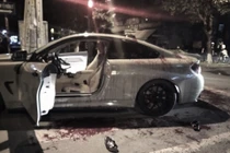 Hai người đi xe BMW bị chém ở TP.HCM