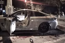 Hai người đi xe BMW bị chém ở TP.HCM