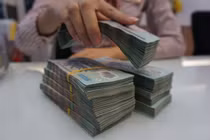 Ngân hàng đồng loạt giảm mạnh lãi suất tiết kiệm