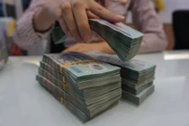 Ngân hàng đồng loạt giảm mạnh lãi suất tiết kiệm