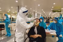 Từ "bài học Vân Đồn", Hà Nội xét nghiệm toàn bộ nhân viên sân bay Nội Bài