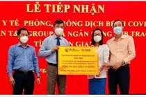 Đại diện Tập đoàn T&T Group và Ngân hàng SHB trao tặng trang thiết bị vật tư y tế hỗ trợ công tác phòng, chống dịch Covid-19 cho tỉnh Lâm Đồng và Kiên Giang.