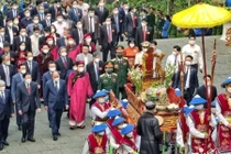 Chủ tịch nước Nguyễn Xuân Phúc dâng hương tưởng niệm các Vua Hùng