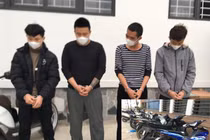 Các đối tượng cùng tang vật bị thu giữ.