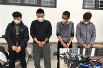 Các đối tượng cùng tang vật bị thu giữ.