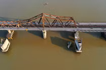 Pháp muốn tham gia dự án cải tạo cầu Long Biên