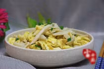 Trứng xào nấm – Món ngon cải thiện miễn dịch, phòng chống cảm lạnh mùa đông