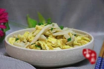 Trứng xào nấm – Món ngon cải thiện miễn dịch, phòng chống cảm lạnh mùa đông