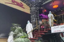 Căng thẳng chờ kết quả xet nghiệm ổ dịch 126 khách đang cách ly tại nhà hàng Monaza 