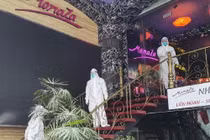 Căng thẳng chờ kết quả xet nghiệm ổ dịch 126 khách đang cách ly tại nhà hàng Monaza 