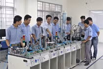Nhân Ngày Kỹ năng lao động Việt Nam 4/10, Chủ tịch nước Nguyễn Xuân Phúc có Thư kêu gọi đồng hành nâng tầm kỹ năng lao động "Vì một Việt Nam chiến thắng dịch bệnh và phát triển thịnh vượng".