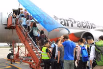 Vắng khách thừa ghế, giá vé máy bay lại rẻ bèo