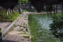 Hà Nội dùng bê tông đúc sẵn để kè bờ hồ Hoàn Kiếm