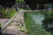 Hà Nội dùng bê tông đúc sẵn để kè bờ hồ Hoàn Kiếm