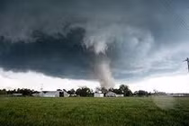 Xử lý khi gặp lốc xoáy