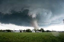 Xử lý khi gặp lốc xoáy