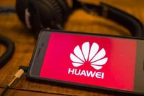 Mỹ cấm vận Huawei tác động ra sao tới Thế giới di động, FPT Retail, Digiworld?