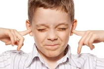 Tiếng ồn ảnh hưởng khả năng ghi nhớ của trẻ 