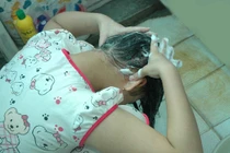 Sử dụng dầu gội trị nấm da đầu có hiệu quả?