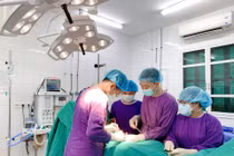 Vỡ tinh hoàn sau va chạm khi chơi bóng đá