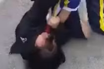 Nữ sinh lớp 7 bị đánh dã man.