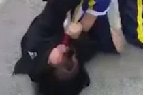 Nữ sinh lớp 7 bị đánh dã man.