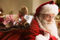 Tại sao ông già Noel lại mặc quần áo màu đỏ?