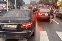 Từ vụ 2 xe Mercedes trùng BKS 'chạm mặt nhau' trên đường ở Hà Nội: Công an phá đường đây làm biển số giả