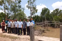 Nối đôi bờ yêu thương: chấm dứt 1 người qua 3 người chờ