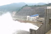 Nhà máy Thủy điện Hương Điền điều tiết nước thủy điện Hương Điền ứng phó bão số 8.