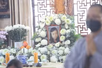 Bố đẻ bé gái bị bạo hành không muốn con được cầu siêu