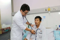 Ho sặc sụa suốt 3 năm vì xương cá ở sát động mạch phổi