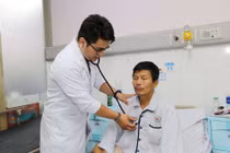 Ho sặc sụa suốt 3 năm vì xương cá ở sát động mạch phổi