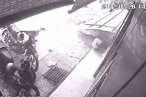 Hiện trường vụ sập trần bê tông khiến 2 người thương vong (ảnh cắt từ clip).