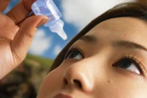 Mắt đau nặng vì dùng thuốc để lâu