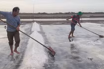 Hướng tới sản xuất muối làm mỹ phẩm để tăng giá trị