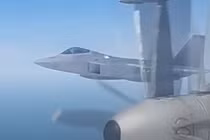 Mỹ tung F-22 kèm chặt máy bay ném bom chiến lược Nga