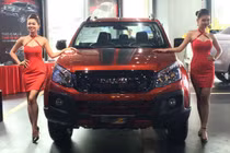 Nhiều hãng lại giảm giá, xe nhập dưới 9 chỗ “lao dốc”