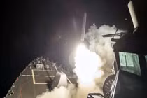 Mỹ, Anh cáo buộc Damascus sử dụng vũ khí hóa học, chuẩn bị tấn công Syria