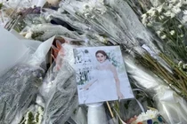 Người dân Thái Lan đồng loạt đặt hoa tiễn biệt diễn viên Tangmo Nida