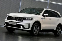 Kia Sorento giảm giá sốc, lăn bánh chỉ từ 867 triệu đồng 