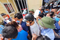 Chấn chỉnh một phường ở Hà Nội để người dân chen nhau khi tiêm vắc xin