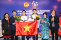 Học sinh Trường chuyên Amsterdam đạt 5 huy chương vàng kỳ thi Olympic IOM