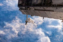 Hé lộ thú vị về vi khuẩn không gian trên bề mặt Trạm ISS